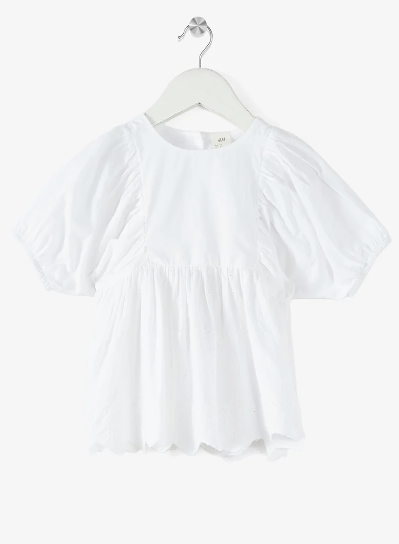 اتش اند ام بلوزة مطرزة بالدانتيل الإنجليزي