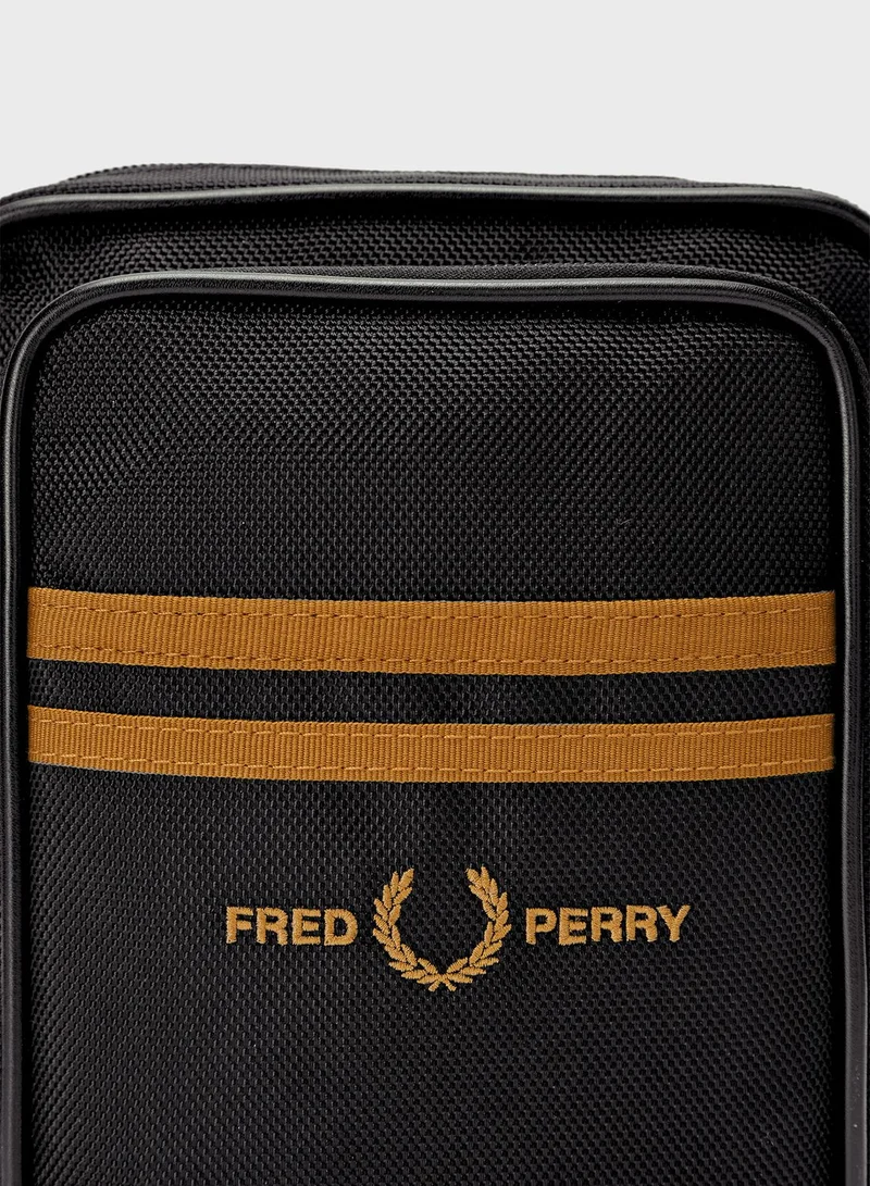 FRED PERRY Twin Tipped Messenger Bag