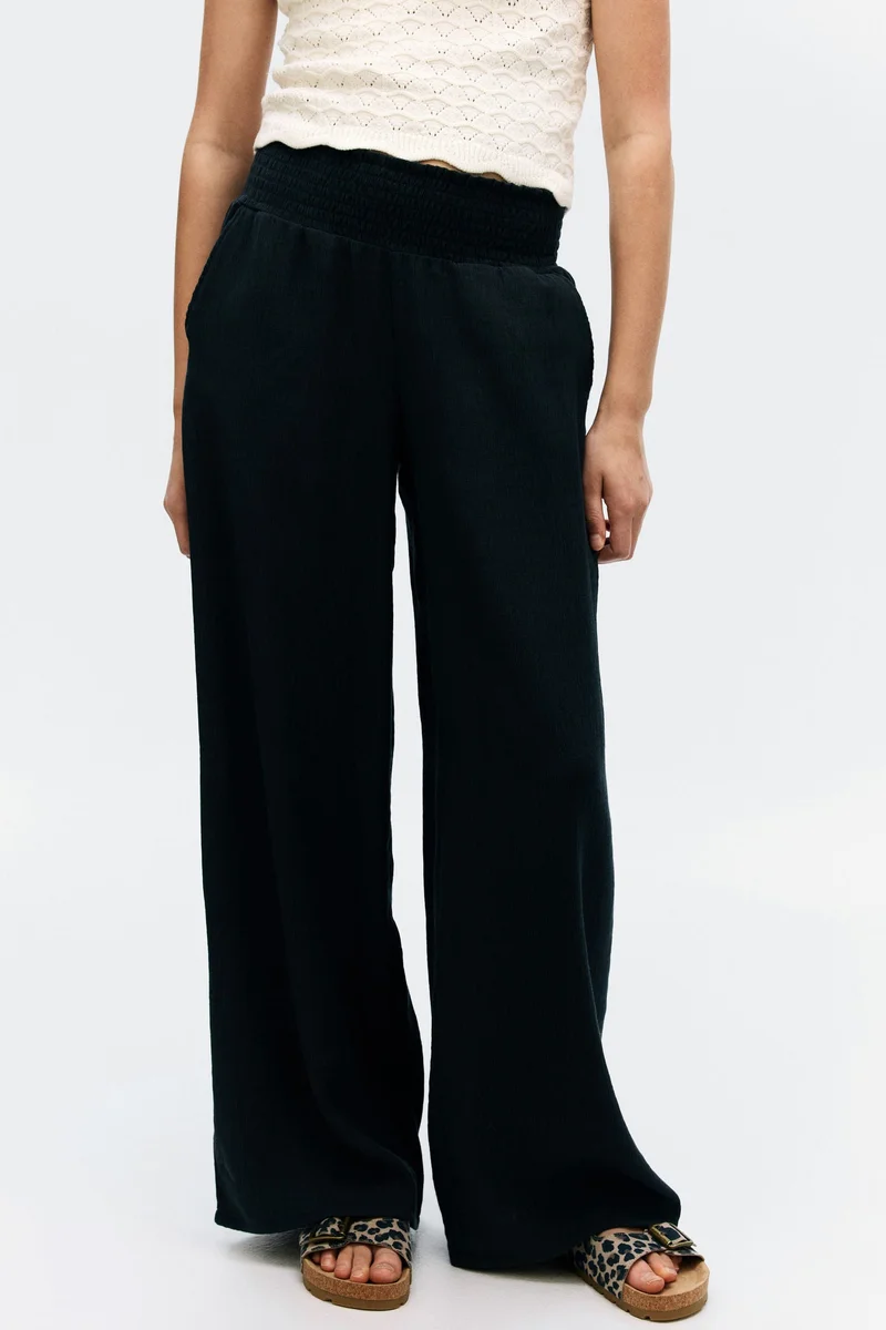 اتش اند ام بنطلون مكشكش من نسيج مجعد