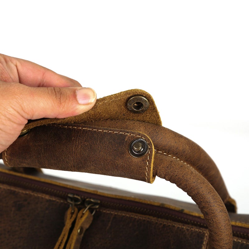 KomalC حقائب دفل جلدية للسفر للرجال والنساء من كومال سي جلد كامل الحبة حقائب جلدية لليلة واحدة وعطلة نهاية الأسبوع رياضية وصالة رياضية. (جلد بافالو المتشقق تان) - Image 5