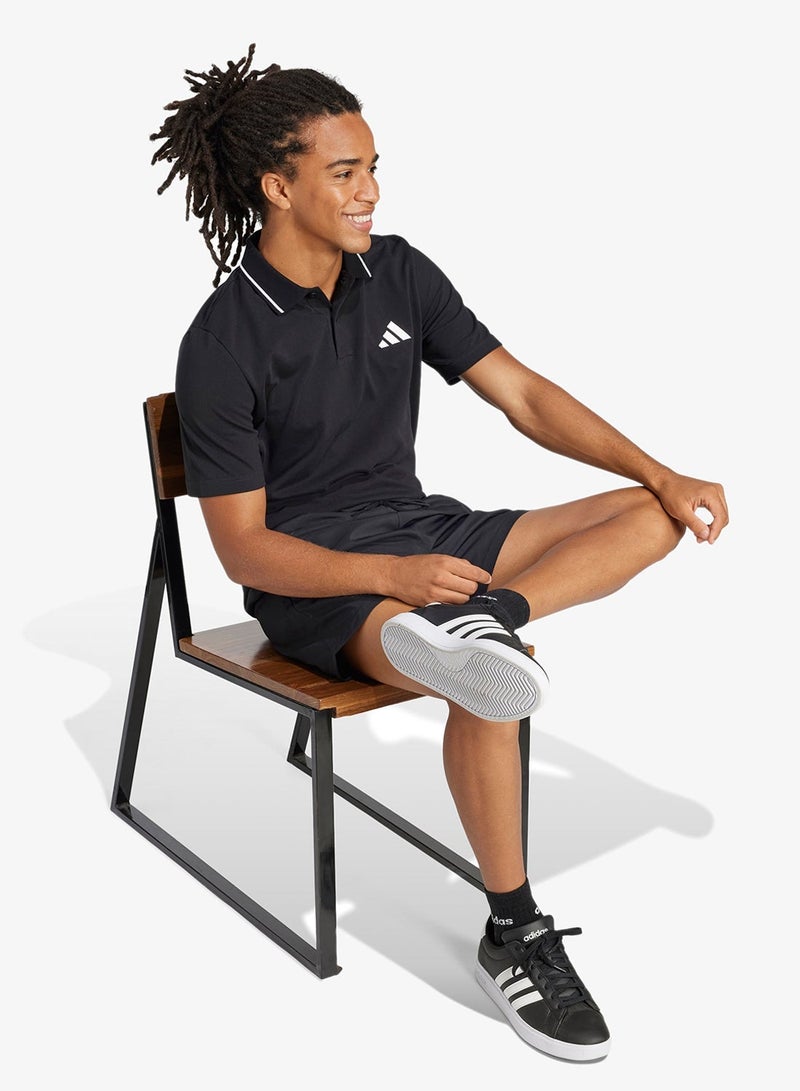 اديداس تيشيرت بياقة بولو مزين بشعار صغير ملفت - Image 5