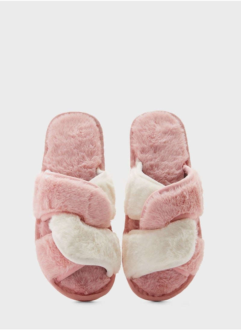 جينجر شبشب منزلي مزين بفرو - Image 2