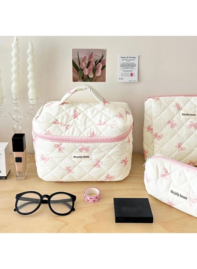 خاجول حقيبة مستحضرات تجميل كبيرة مبطنة من 3 قطع للنساء والفتيات، حقيبة مكياج قطنية مزينة بفيونكة، حقيبة جميلة لتنظيم أدوات الزينة أثناء السفر (فيونكة وردية فاتحة) - Image 3