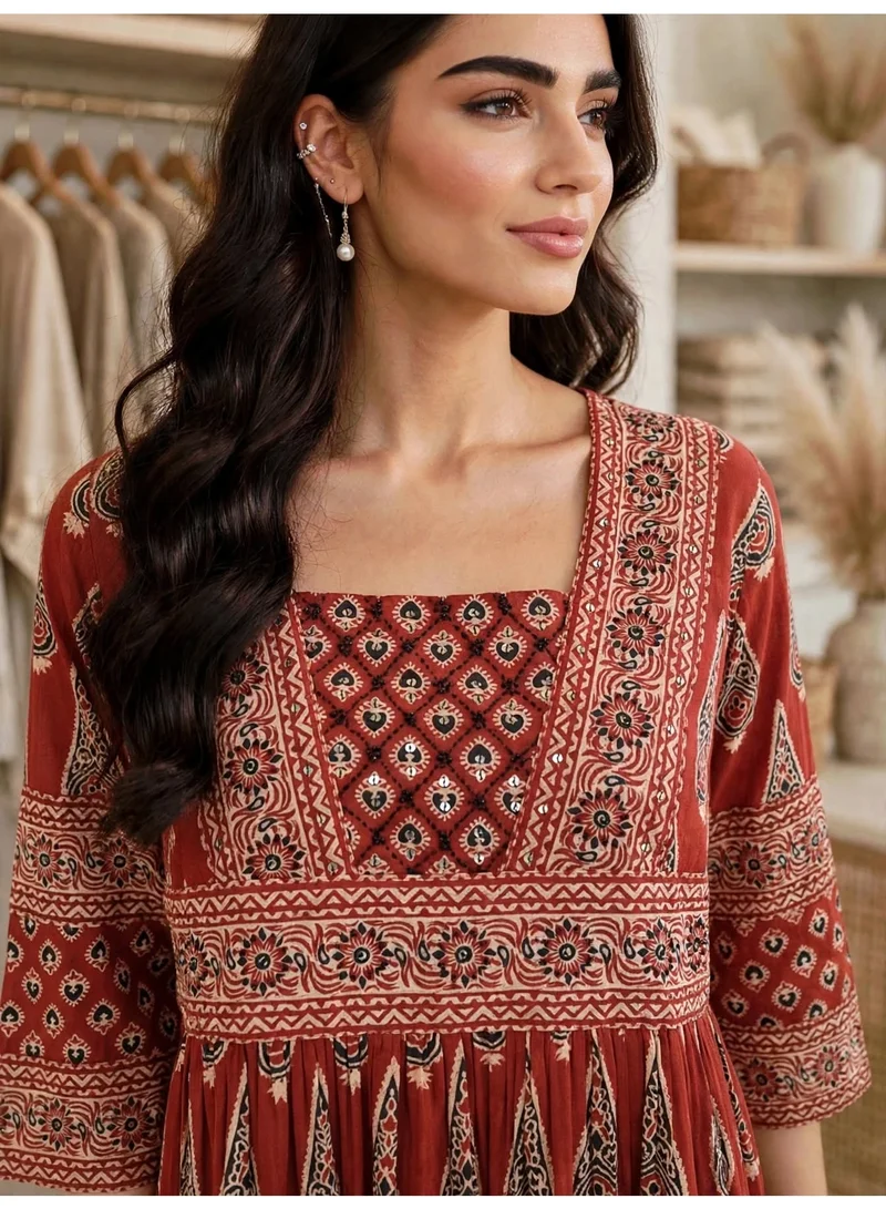 اكسا جلابية بطبعات البيزلي متعددة الطبقات من إكسا