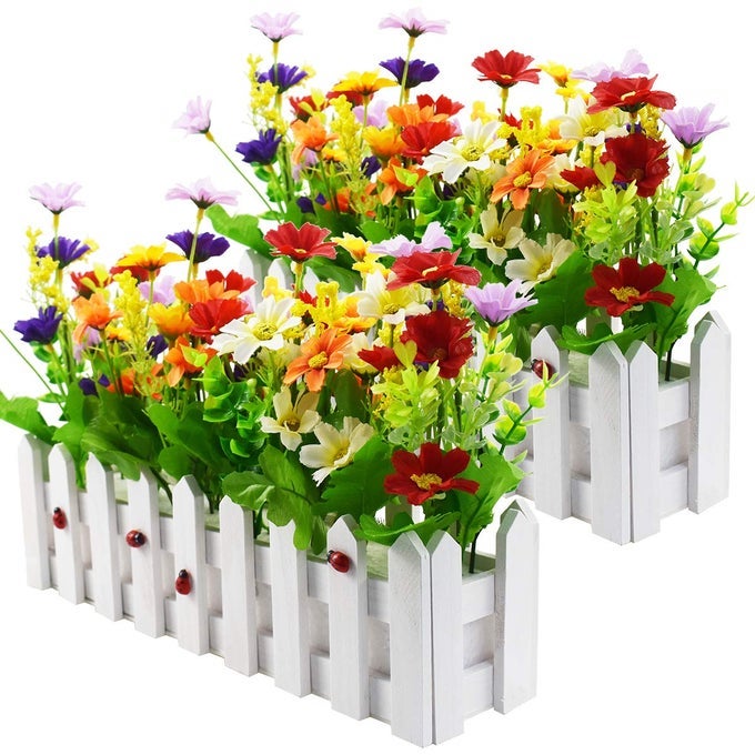 Artificial Flower Plants Mixed Color Daisies in Picket Fence Pot for Indoor Office Wedding Home Decor 2 Sets