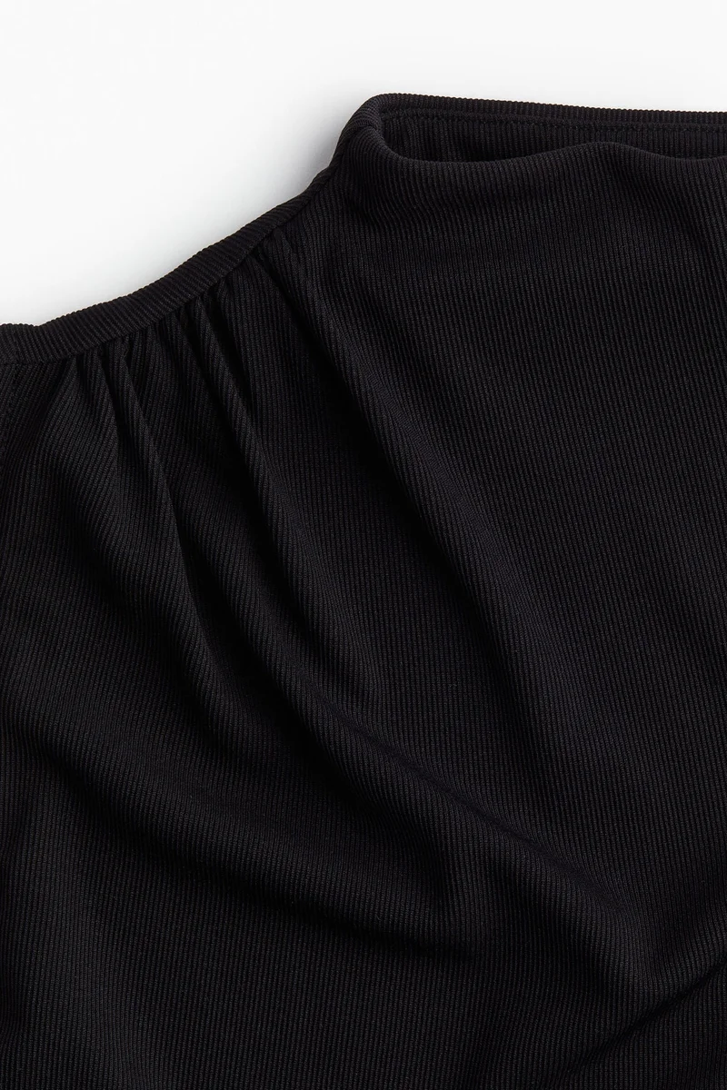 اتش اند ام بلوزة من نسيج مضلع بقبة عالية