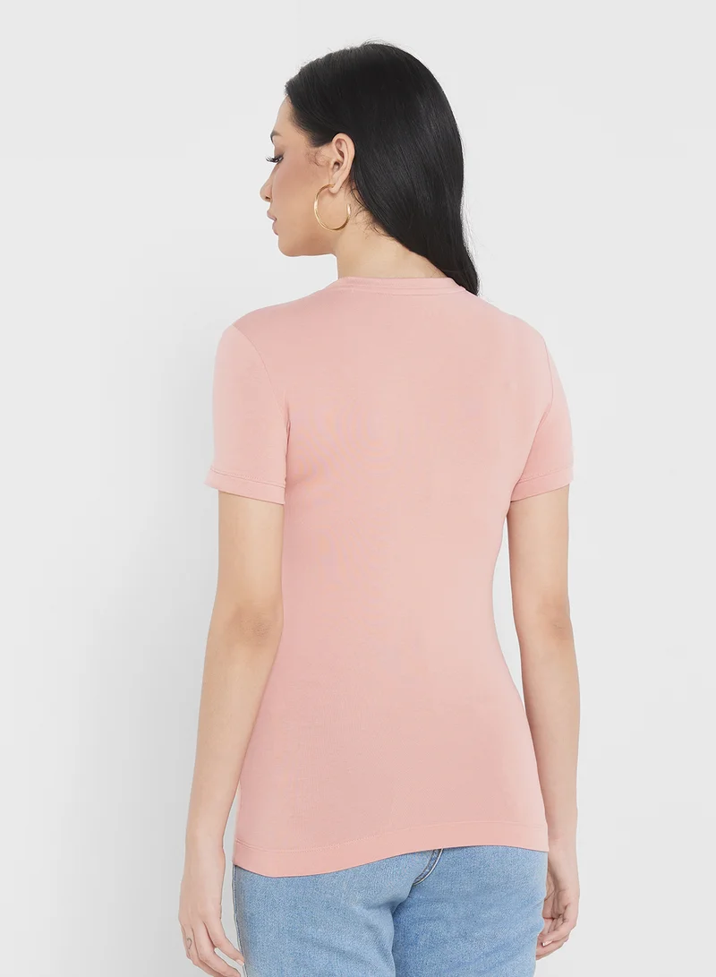 GUESS SS CN MINI TRIANGLE - ORGANIC STRETCH JERSEY