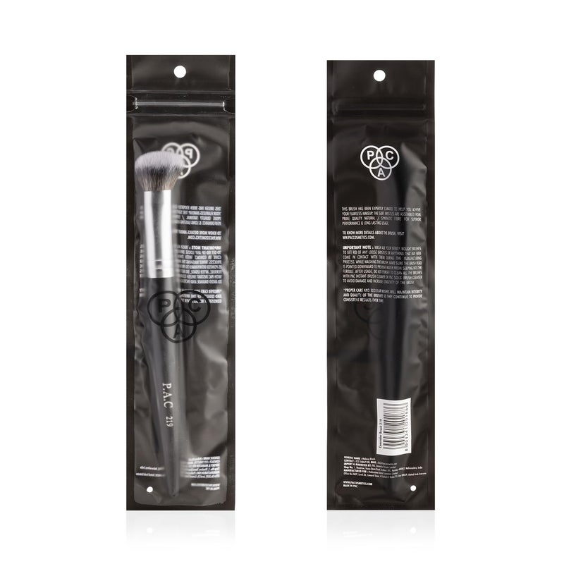 PAC فرشاة خافي العيوب PAC 219 للنساء بشعيرات ناعمة | فرشاة متعددة الاستخدامات يمكن استخدامها لتسليط الضوء وإضاءة وجهك وللتحديد الدقيق | تعمل مع التركيبات الكريمية والسائلة والبودرة - Image 5