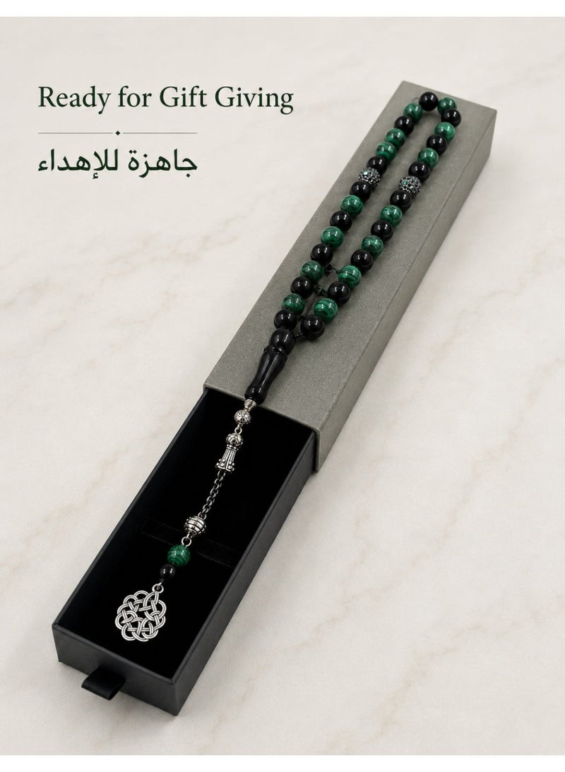 فوريكاسا مسبحة عقيق أسود طبيعي مدمجة مع الملاكيت الصناعي - ٣٣ حبة بتصميم فاخر وأنيق - Image 3