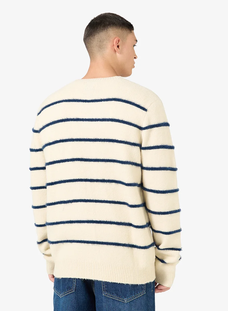 برايف سول كنزة بياقة دائرية