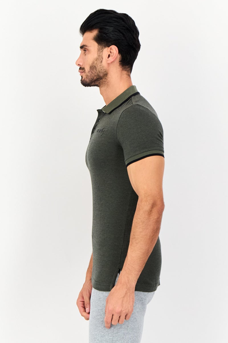 PUMA قميص بولو قصير الأكمام للرجال من بومة x One8، لون أخضر عسكري - Image 2