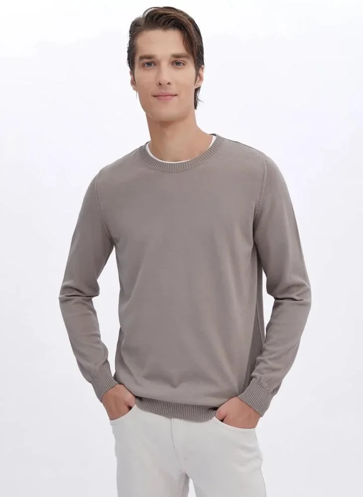 كيب سويت شيرت محبوك من فرو المنك الخفيف