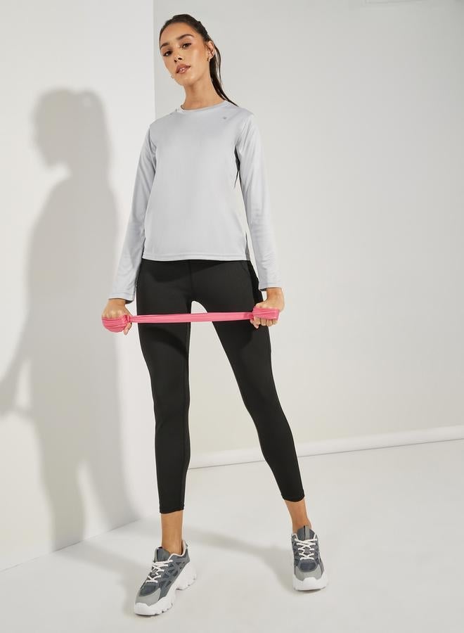 ستايلي اكتيف توب أساسي بأكمام طويلة وتفاصيل شعار - Image 2