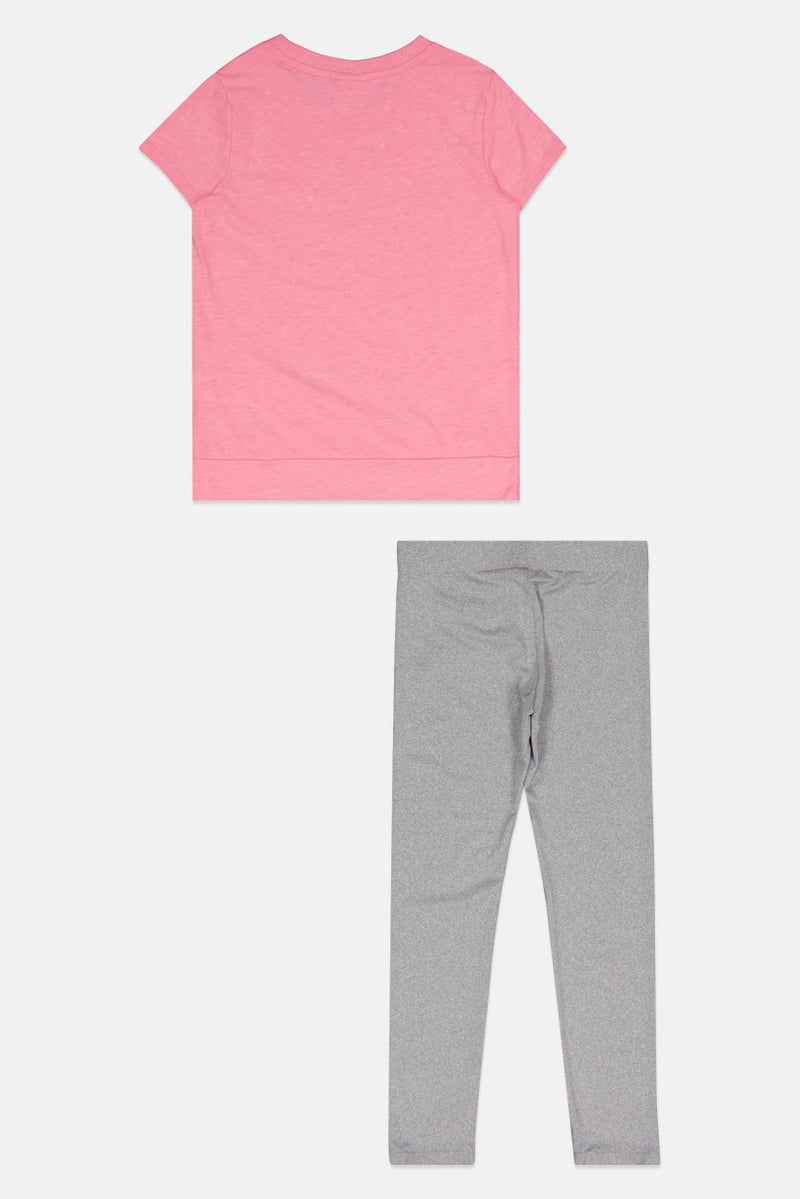 PUMA طقم بنات أطفال مكون من 2 قطعة تي شيرت قصير الأكمام بطباعة جرافيك وسروال ضيق، متعدد الألوان - Image 2