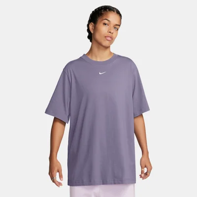 نايكي Women's Sportswear Essential T-Shirt