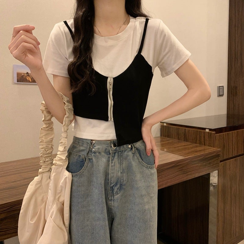 تيشيرت نسائي أسود بقصة كروب قصيرة بتصميم طبقات ووصلات - Image 3
