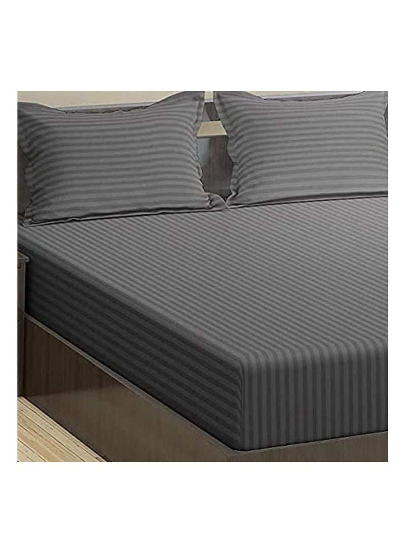 ميركيري طقم ملاءات سرير مزدوجة مقلمة 4 قطع - خفيفة الوزن وناعمة، 90 جرامًا لكل متر مربع، تتضمن ملاءة مثبتة واحدة، وملاءة سرير واحدة وكيسي وسادة - Image 1