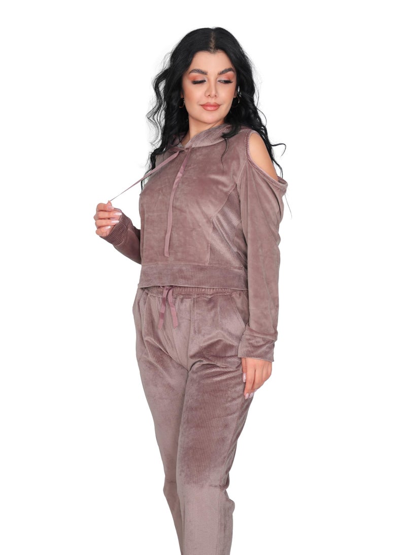 Dadoush A distinctive winter pajama made from ribbed velvet fabric by Daddoush, a high-quality velvet winter pajama for women. - Image 2