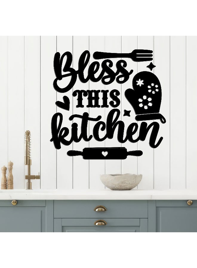 ديكور جداري خشبي عالي الجودة للمطبخ فن جداري للمطبخ بكلمة "Bless This Kitchen" مصنوع من خشب MDF الإسباني، باللون الأسود، بسماكة 6 ملم. يتميز بتصميم ثلاثي الأبعاد عصري وأنيق، مزوّد بشريط لاصق مزدوج الوجه لسهولة التركيب. جاهز للتثبيت فورًا ويمنح مطبخك لمسة فنية راقية. - Image 3