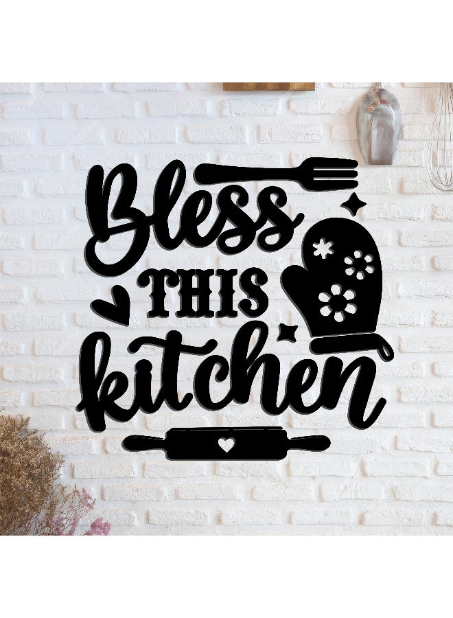ديكور جداري خشبي عالي الجودة للمطبخ فن جداري للمطبخ بكلمة "Bless This Kitchen" مصنوع من خشب MDF الإسباني، باللون الأسود، بسماكة 6 ملم. يتميز بتصميم ثلاثي الأبعاد عصري وأنيق، مزوّد بشريط لاصق مزدوج الوجه لسهولة التركيب. جاهز للتثبيت فورًا ويمنح مطبخك لمسة فنية راقية. - Image 2