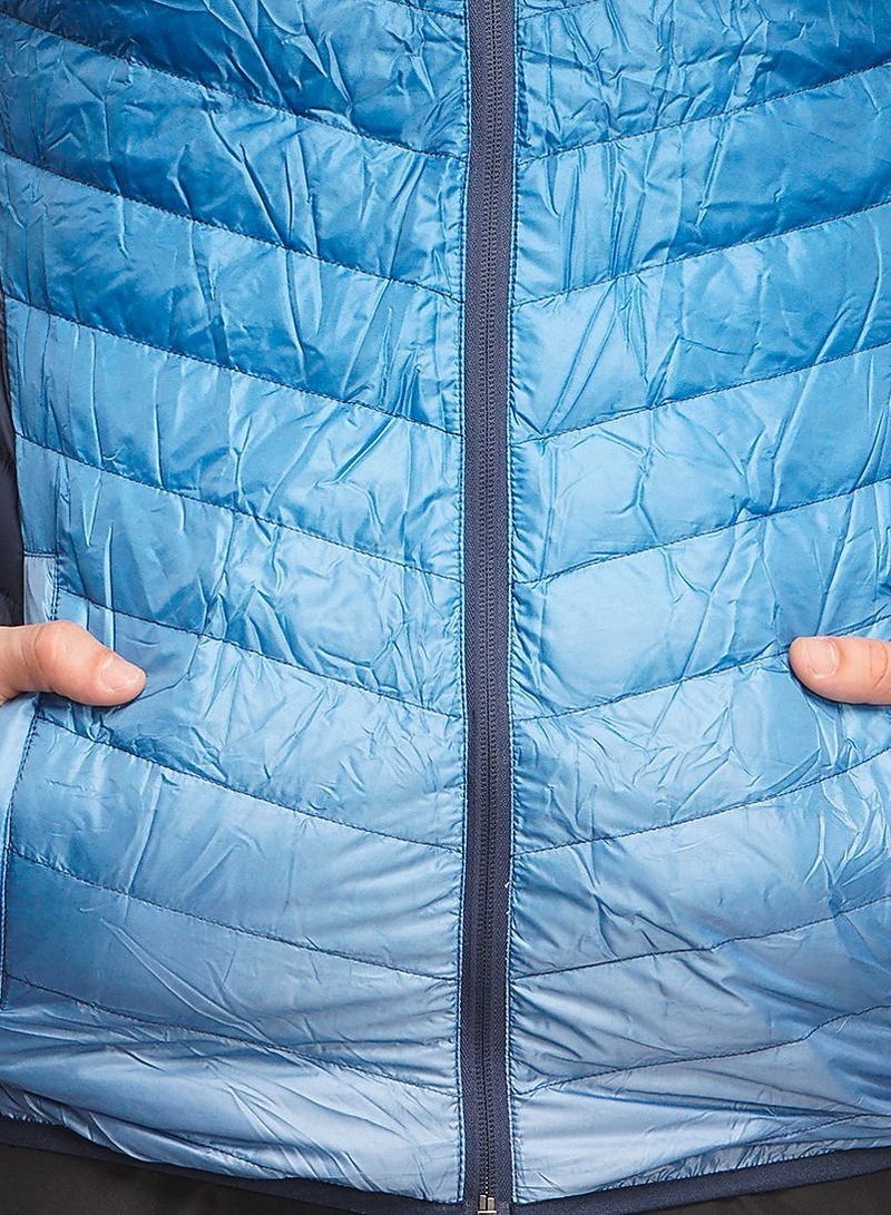 WILDCRAFT جاكيت تسلق داون مزود بغطاء رأس للرجال HYPAWARM™ - أسود ونيلي. الحجم (كبير) (الصدر) 1.13 (متر) (الطول) 74 (سم). (الحجم) L ,رقم الجزء: 8903338367543 , (الوزن) 250غ - Image 3