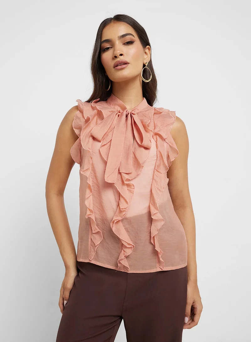 ايلا بلوزة بدون أكمام بكشكشة