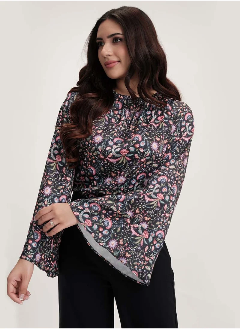 Zigzag Sleeve Flared Printed Black Top