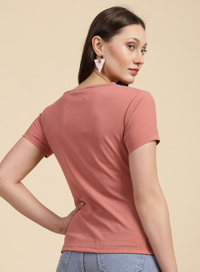 مرفوعة بلوزة نسائية وردية بقصة ضيقة وياقة غير متماثلة من فري هاند - Image 4