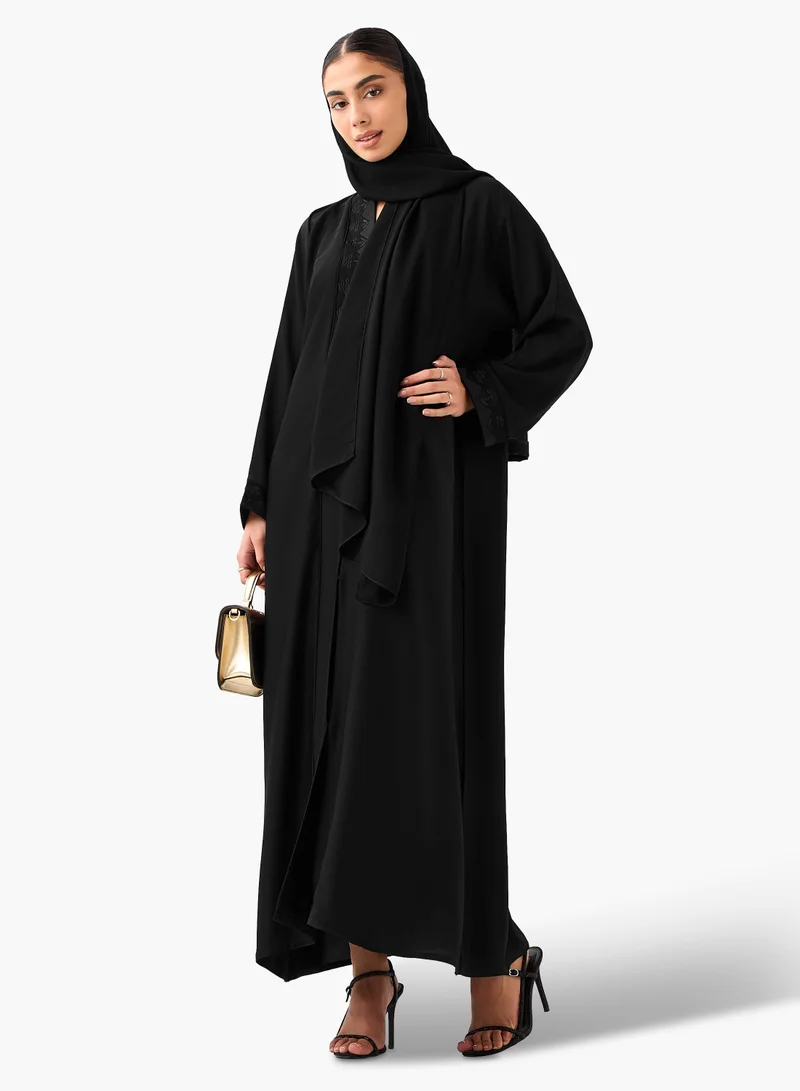 هدية المدينة  عباية مطرزة سوداء