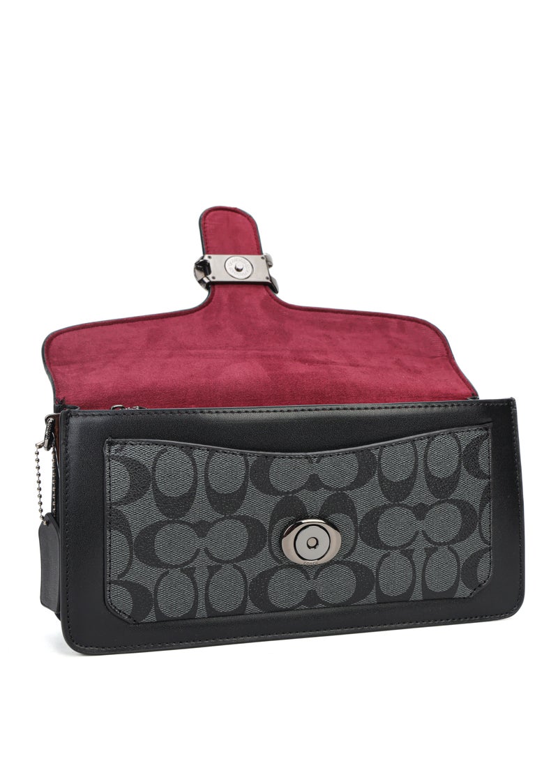 كوتش اوت ليت حقيبة COACH Tabby 26 بنمط الكلاسيكي القديم، مصنوعة من قماش مطلي وجلد عجل، يمكن حملها باليد أو على الكتف أو كحقيبة عابرة للجسم، اللون: أسود/أسود فحمي (إغلاق أسود) - Image 3