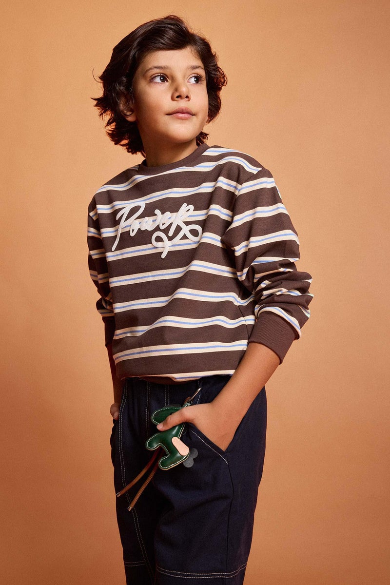 ديفاكتو طقم اولادي سويت شيرت وبنطلون قصة عادية - قطعتين - Image 4