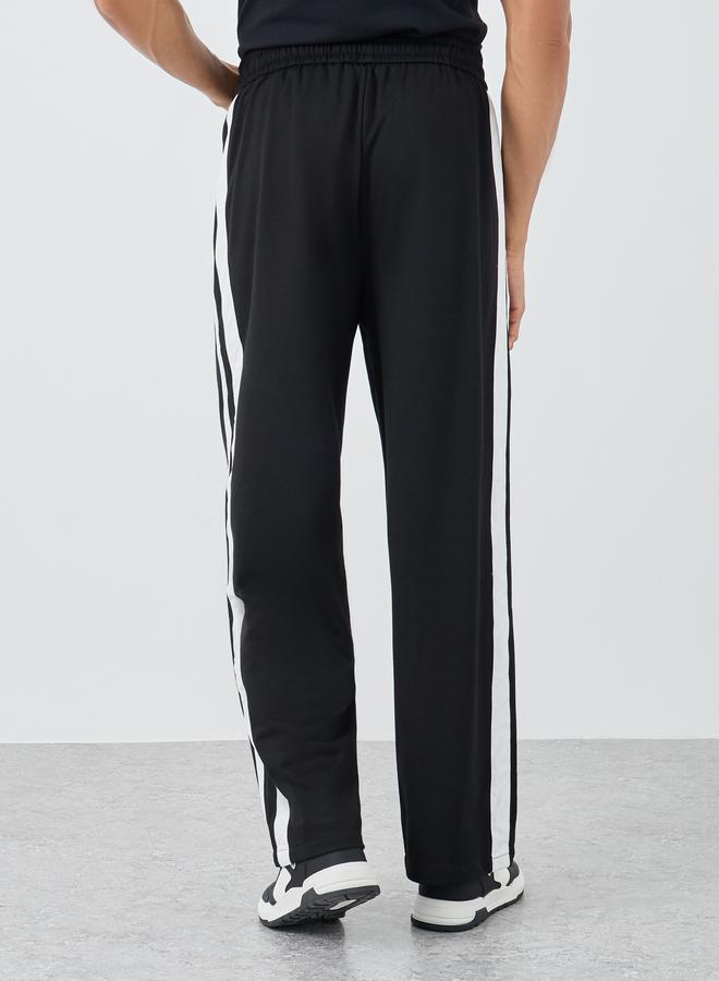 ستايلي بنطلون جوجر ستايلي واسع بقصة مفتوحة وتفاصيل خطوط جانبية - Image 4