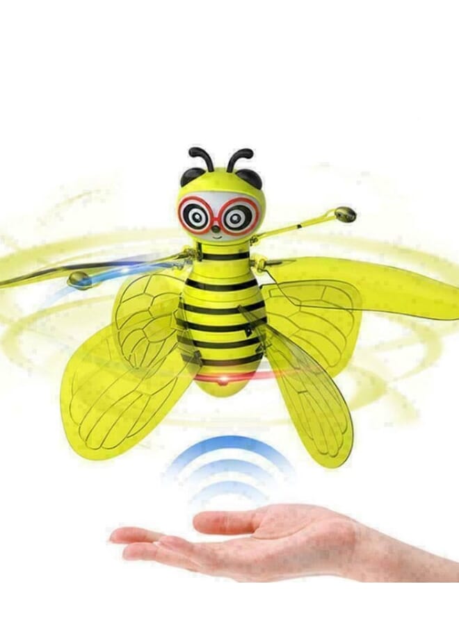 Flying bee  - Image 1