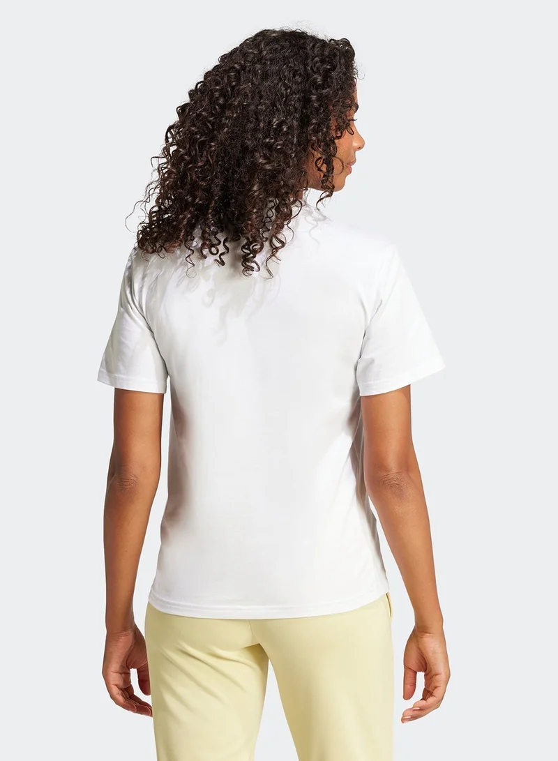 اديداس تيشيرت جرافيك تقني توضيحي