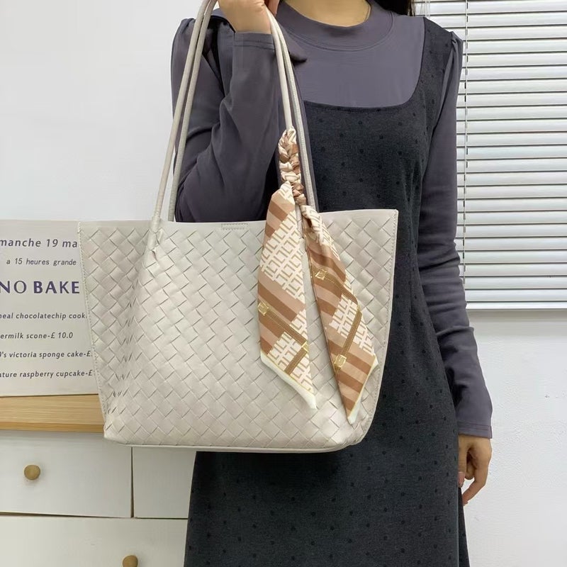 New Tote Bag 2025 Satchel Armpit Genuine Leather Large Bag Shoulder Bag Large Capacity Commuter Woven Women'S Bag High-End - Image 3
