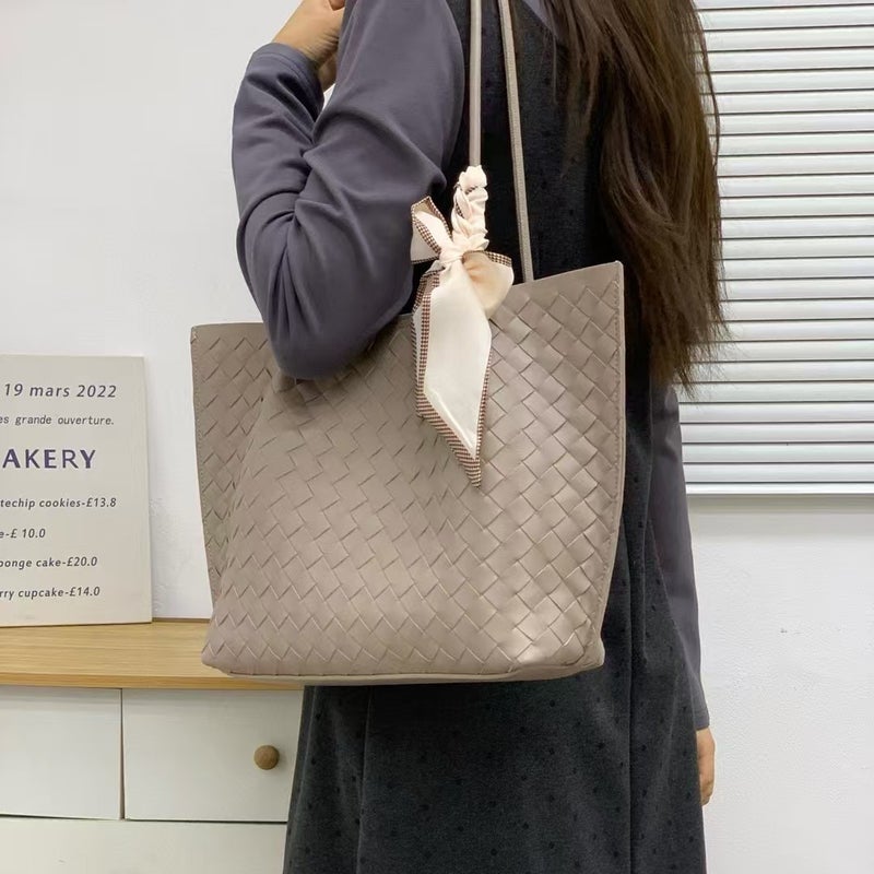 New Tote Bag 2025 Satchel Armpit Genuine Leather Large Bag Shoulder Bag Large Capacity Commuter Woven Women'S Bag High-End - Image 2
