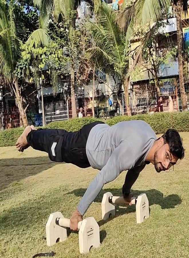 Calistreet workout متوازيات خشبية من كالي ستريت للتمارين الرياضية - معدات تمارين رياضية، قضيب خشبي لتمارين الضغط على اليدين، متوازيات مانعة للانزلاق للرجال والنساء، شديدة التحمل (45 * 18 * 18 سم) - Image 1