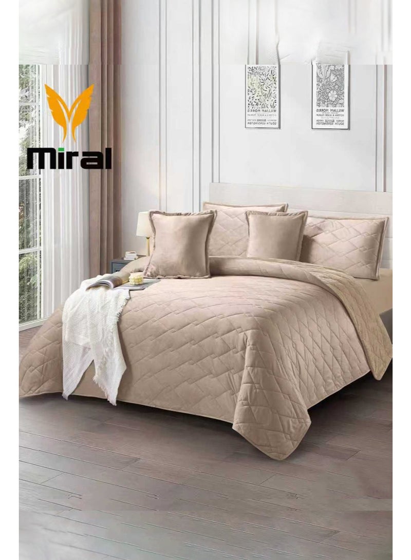 ميرال مفرش شتوي نفر ونص مخمل مضغوط سادة بوجه فرو – طقم 4 قطع (لحاف 160×210 + شرشف مغاط 120×200 + غطاء مخدة 45×70 + مخدة ديكورية 45×45) - Image 1