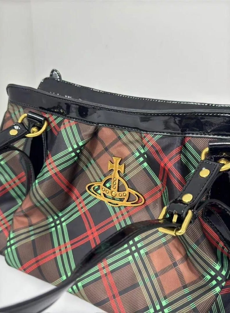 فيفيان ويستوود حقيبة حمل منقوشة تحت الإبط - Image 3