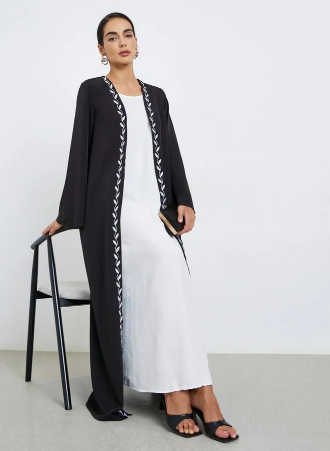 ستايلي عباية مفتوحة بتطريز أوراق شجر