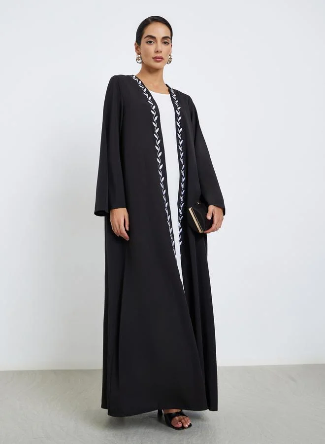 ستايلي عباية مفتوحة بتطريز أوراق شجر