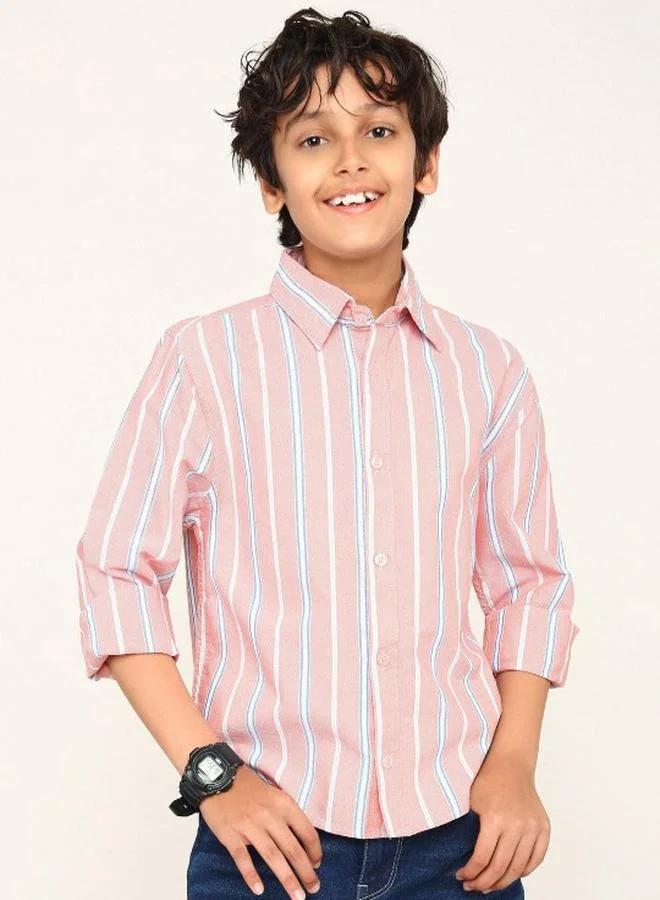 بونكيدز قمصان أولاد قطنية بقصة عادية وردية اللون بنمط مطرز بياقة مستديرة وأكمام نصفية مناسبة للمناسبات الكاجوال.