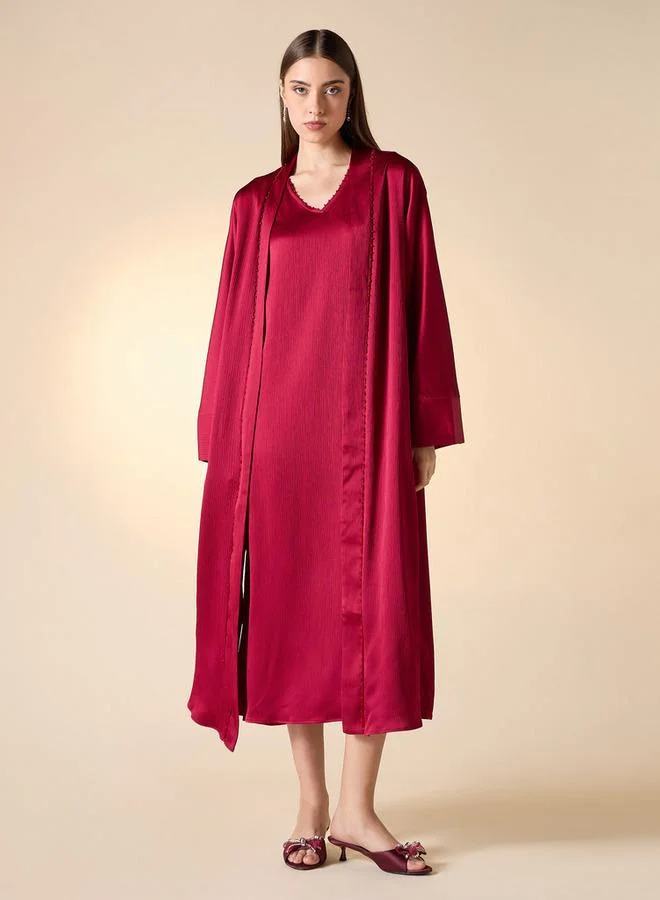 ايكونيك فستان بدون أكمام بتصميم أيقوني مزخرف مع شال