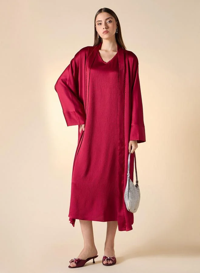 ايكونيك فستان بدون أكمام بتصميم أيقوني مزخرف مع شال