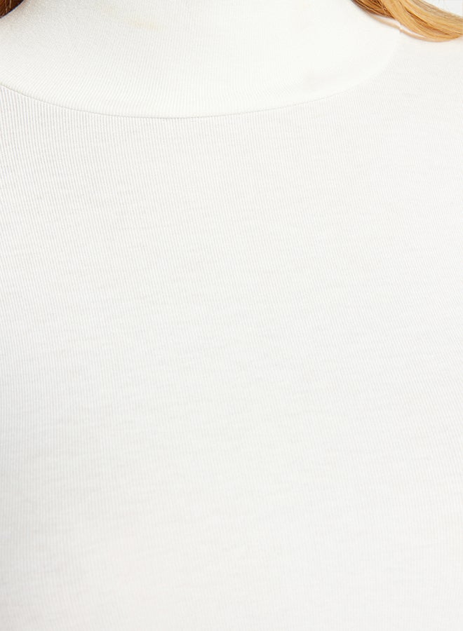 trendyol Ecru Premium Soft Fabric Turtleneck Fitted Stretchy Knitted Blouse TWOAW24BZ00119 - Image 5