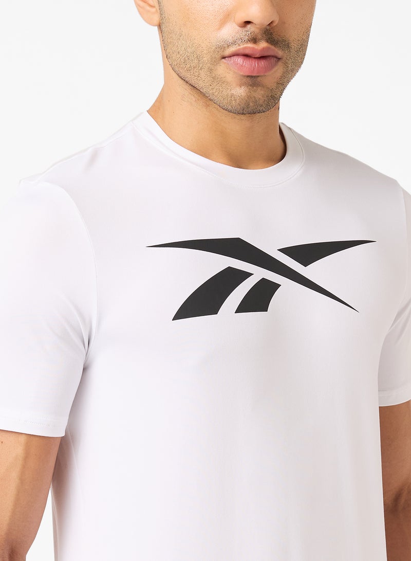 ريبوك تي شيرت جيمي فيكتور بقصة قياسية - Image 3