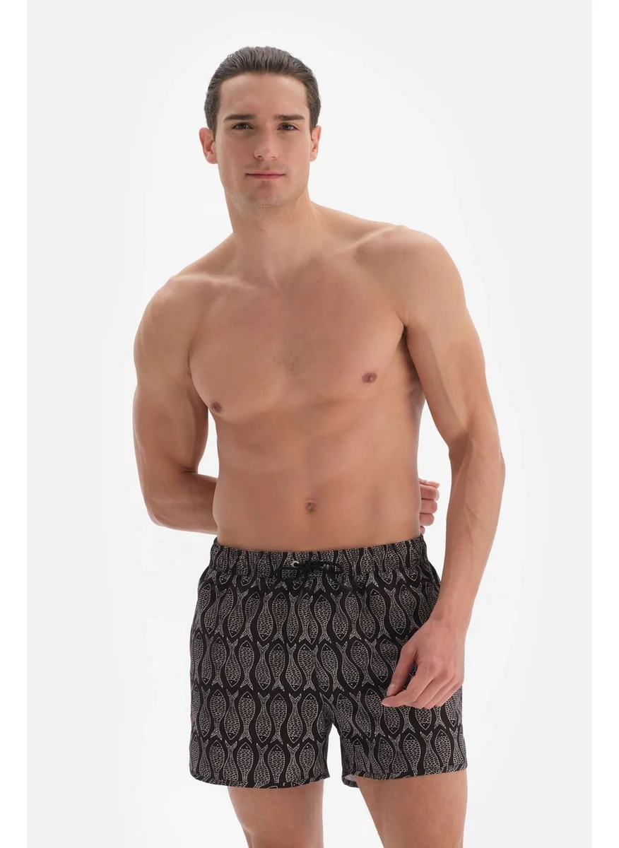 داجي Mountain Black Fish Des. Mini Length Shorts