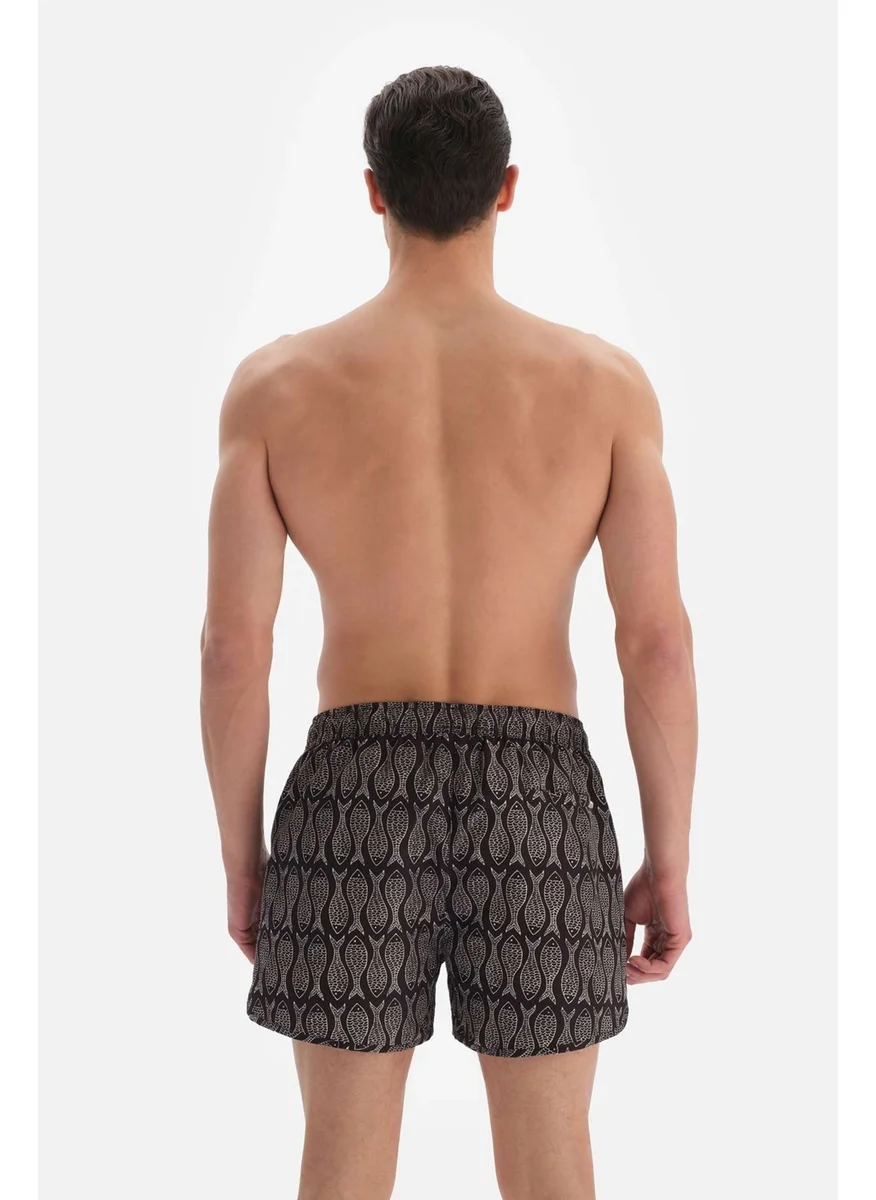 داجي Mountain Black Fish Des. Mini Length Shorts