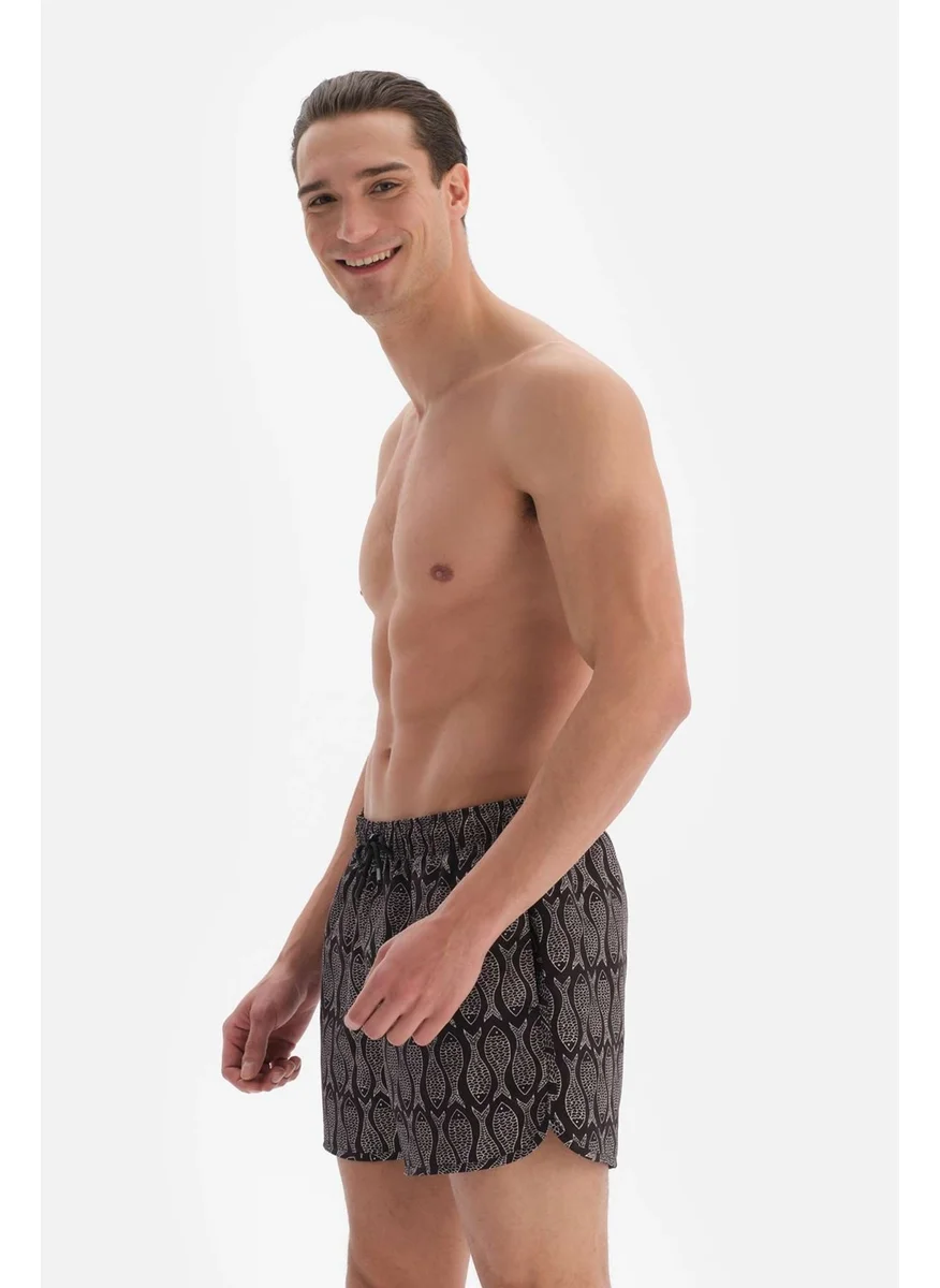 داجي Mountain Black Fish Des. Mini Length Shorts