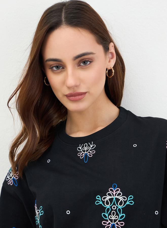 Styli Black Embroidered Oversized T-Shirt - Image 4